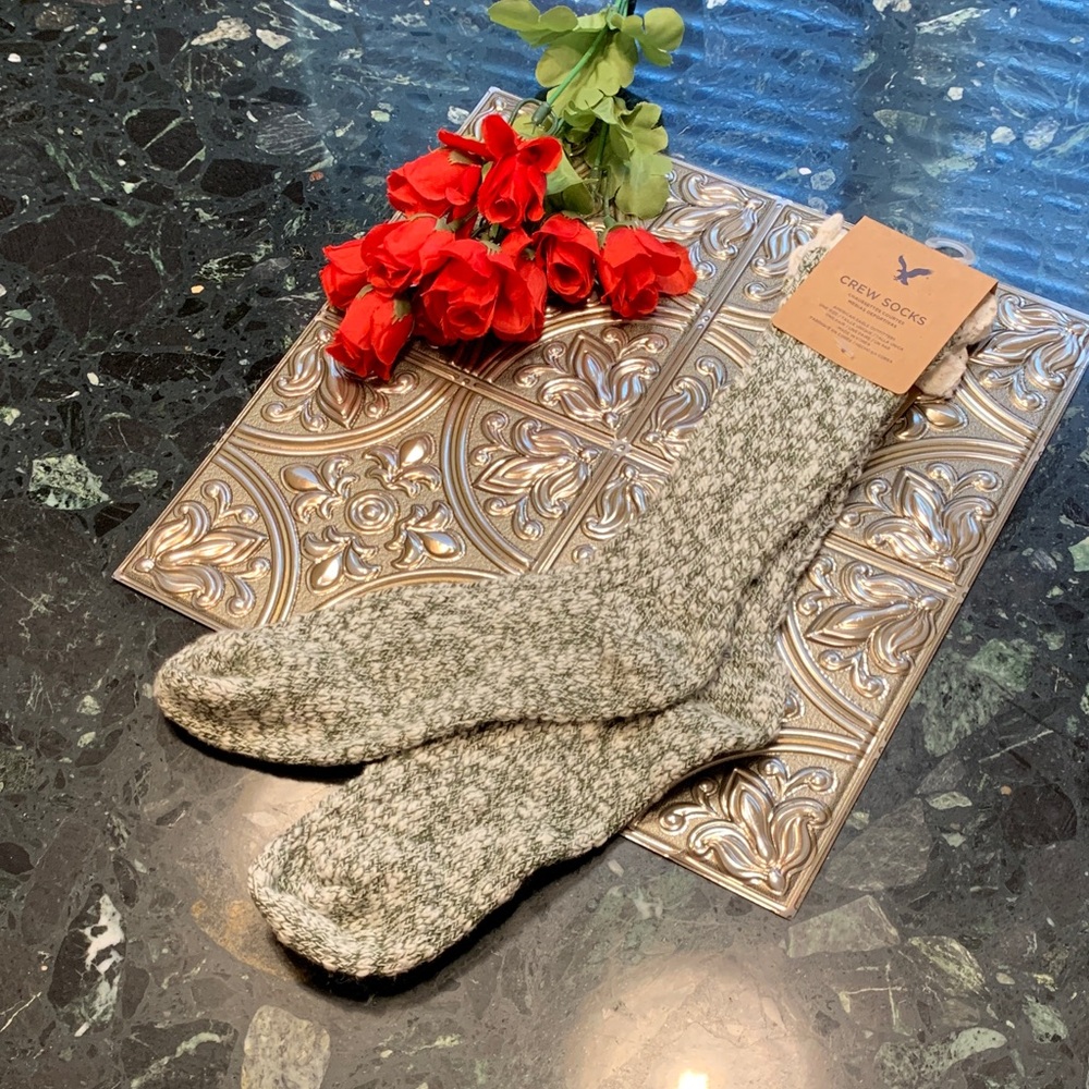 🌹American Eagle Outfitters • NWT COZY  Crew Socks